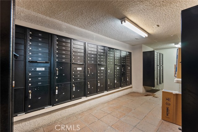555 Maine Avenue, Long Beach CA: https://media.crmls.org/medias/7ab6ca85-badc-4558-8bb5-1331f9528a53.jpg