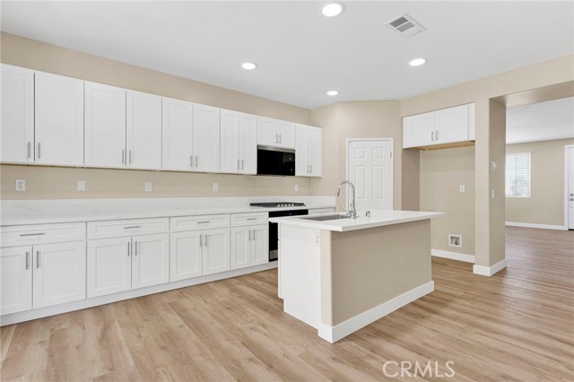 Detail Gallery Image 16 of 47 For 10186 Susan, Hesperia,  CA 92345 - 5 Beds | 3 Baths