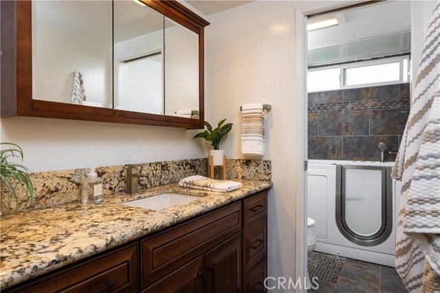 Detail Gallery Image 19 of 30 For 3 White Water Dr, Corona Del Mar,  CA 92625 - 3 Beds | 3/1 Baths