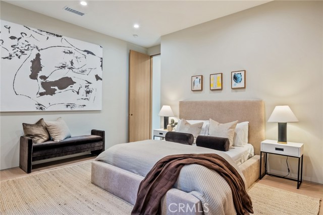 Detail Gallery Image 32 of 42 For 4245 Bellaire Ave, Studio City,  CA 91604 - 5 Beds | 5/1 Baths