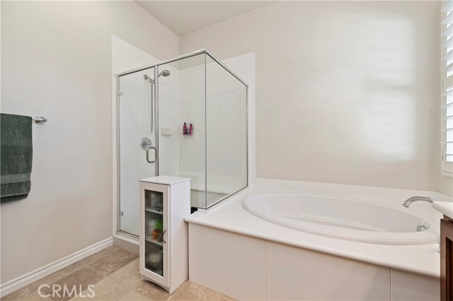 Separate bathtub and shower