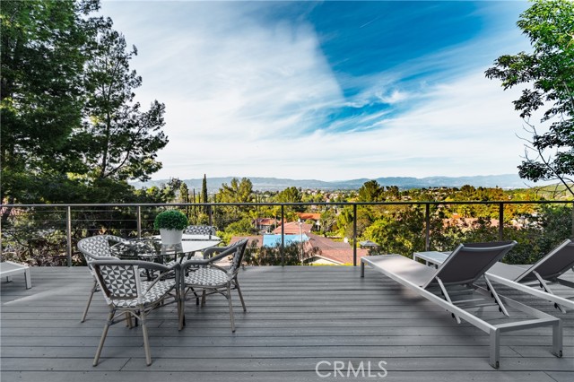 Detail Gallery Image 34 of 36 For 21793 Planewood Dr, Woodland Hills,  CA 91364 - 4 Beds | 3/1 Baths