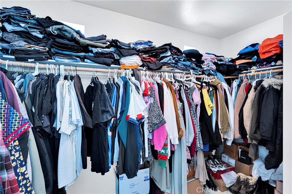 https://media.crmls.org/medias/7ab8b343-85a3-42f6-a3a4-f8926ba207d4.jpg?preset=X-Large
