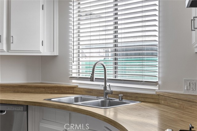 Detail Gallery Image 9 of 31 For 103 Cedarwood Ln, Bakersfield,  CA 93308 - 3 Beds | 2 Baths