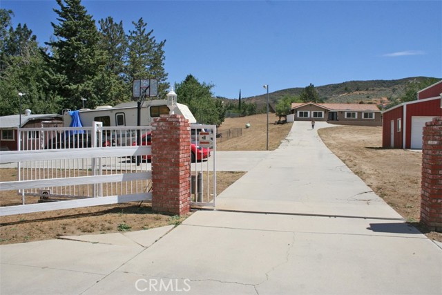 Detail Gallery Image 7 of 32 For 9242 Leona Ave, Leona Valley,  CA 93551 - 4 Beds | 2 Baths