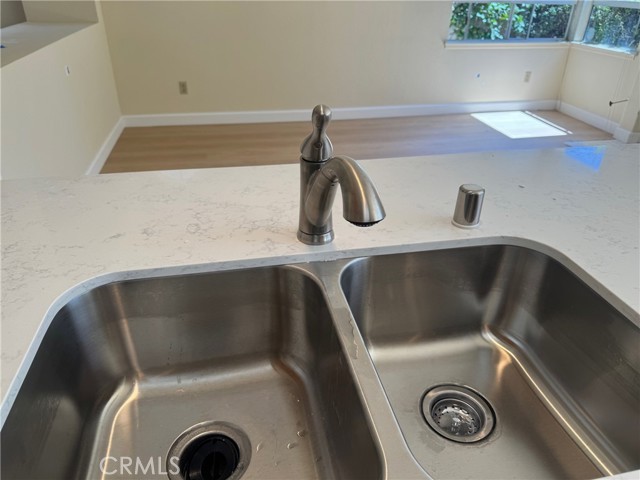 8 Bormes, Irvine CA: https://media.crmls.org/medias/7aba9096-f852-4814-8fb5-6e4b6fc28ec5.jpg