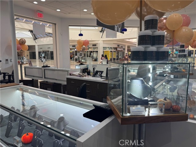 217 Stonewood Street, Downey CA: https://media.crmls.org/medias/7abb87b2-8eaf-485d-bf4d-63f2b39ede7a.jpg