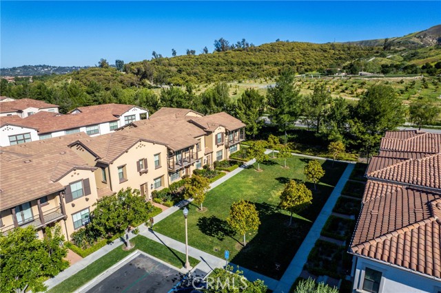 Detail Gallery Image 3 of 42 For 123 Mighty Oak, Irvine,  CA 92602 - 2 Beds | 2/1 Baths