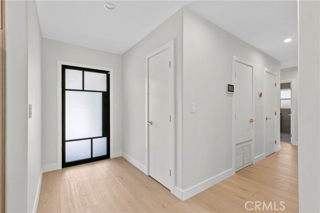 6832 Cantaloupe Avenue, Van Nuys CA: https://media.crmls.org/medias/7abc3a87-08a6-4a42-852e-b76ce4363d69.jpg