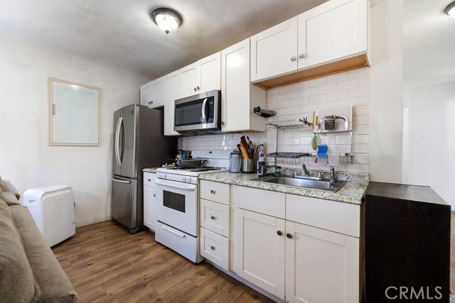 182 E McFarlane Street, Ventura CA: https://media.crmls.org/medias/7abf3bc8-6bf7-4b15-86db-d5ed818c4029.jpg