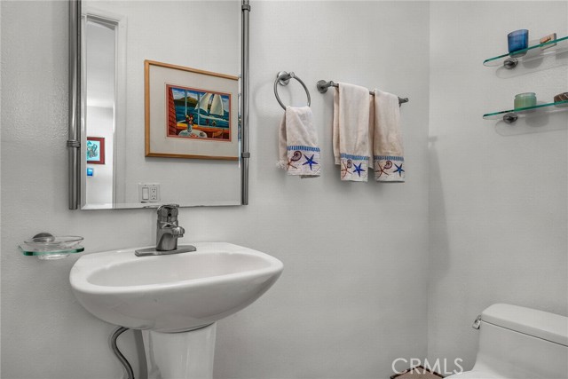 Detail Gallery Image 14 of 37 For 23232 Liahona Pl, Woodland Hills,  CA 91364 - 5 Beds | 3/1 Baths