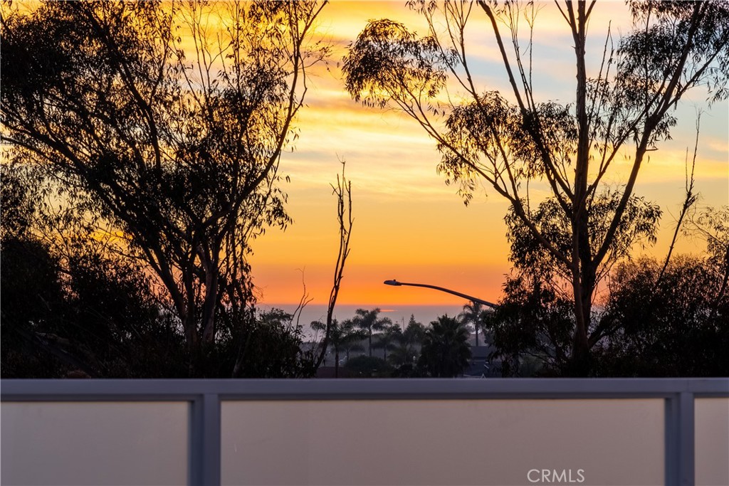 https://media.crmls.org/medias/7abff3fa-bdc3-4f7e-9099-bd55f6b66be5.jpg?preset=X-Large
