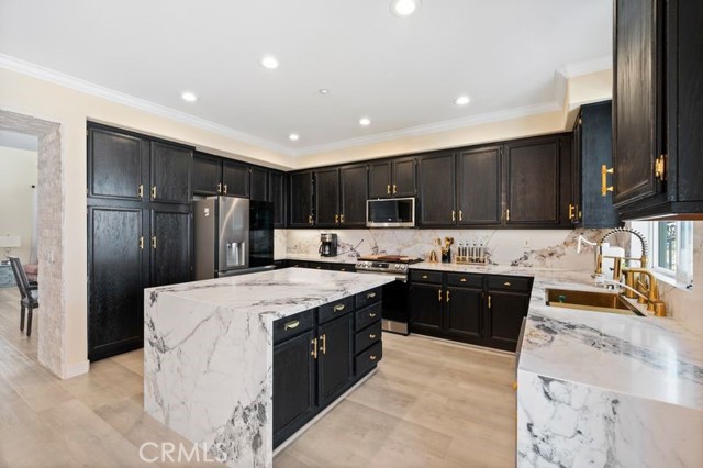 Detail Gallery Image 15 of 37 For 6223 Gretchen Ct, Fontana,  CA 92336 - 5 Beds | 3 Baths