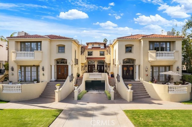 Detail Gallery Image 2 of 18 For 723 S Broadway, Redondo Beach,  CA 90277 - 4 Beds | 3/1 Baths