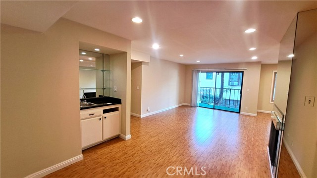 Detail Gallery Image 10 of 32 For 316 N Maryland Ave #109,  Glendale,  CA 91206 - 2 Beds | 2 Baths