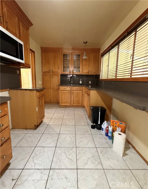 8360 Katherine Ave, Los Angeles, CA 91402 photo 16