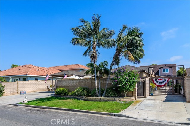 923 Governor Street, Costa Mesa, California 92627, 6 Bedrooms Bedrooms, ,4 BathroomsBathrooms,Single Family Residence,For Sale,Governor,OC24135490