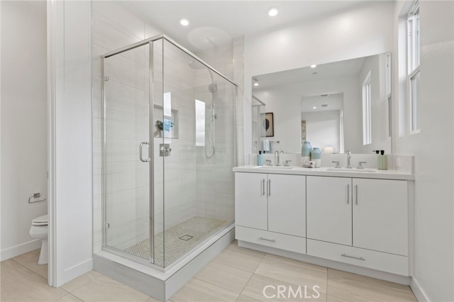 Image 16 of 29 For 585 Lyon Street