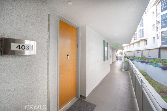 Detail Gallery Image 2 of 32 For 171 N Church Ln #403,  Los Angeles,  CA 90049 - 2 Beds | 2 Baths