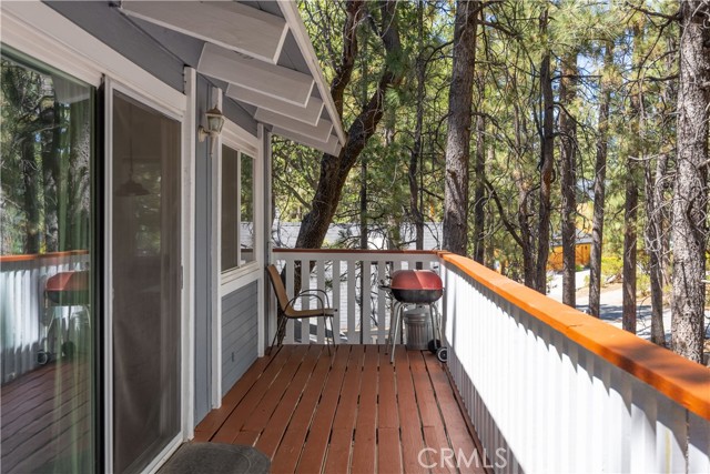 41747 Comstock Lane, Big Bear Lake CA: https://media.crmls.org/medias/7ac2bfb0-e582-4ba8-85cd-276f9b6c76fb.jpg