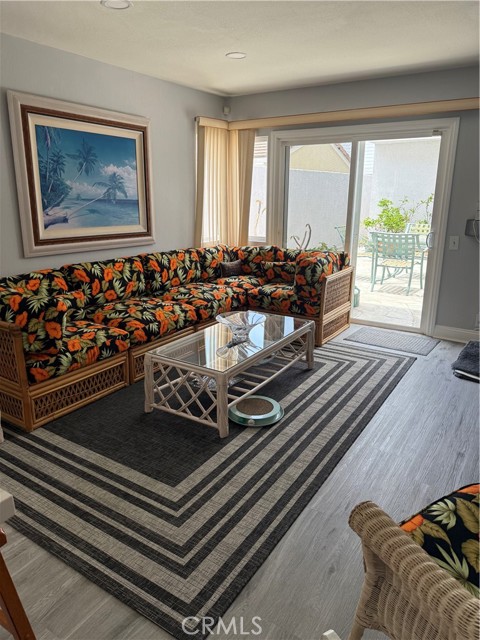 305 21st Street, Huntington Beach CA: https://media.crmls.org/medias/7ac4a0c3-637c-47de-8fcc-4b584882b353.jpg