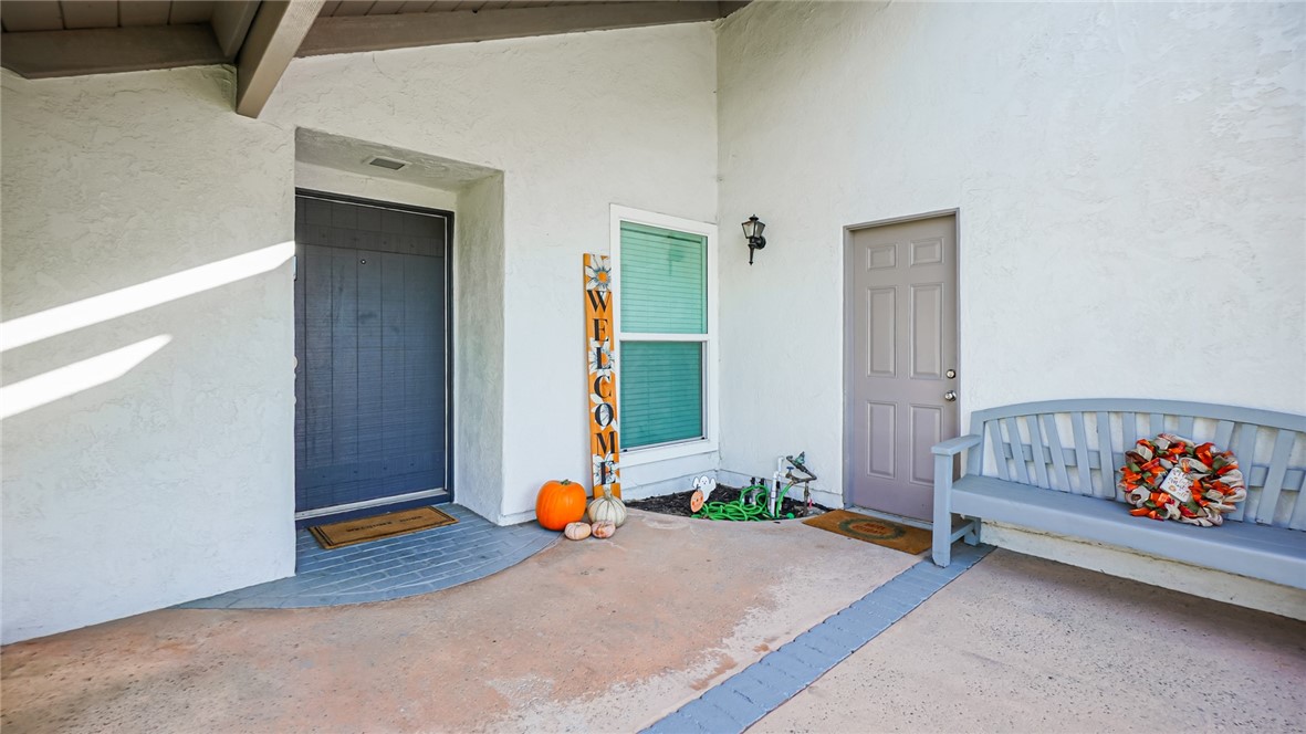 House entrance area/Porch