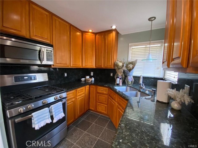 2702 99th Avenue, Oakland CA: https://media.crmls.org/medias/7ac55084-2072-4a14-94e2-77320a086e2d.jpg