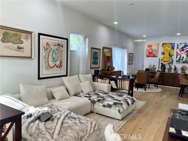Detail Gallery Image 6 of 14 For 1200 N Sweetzer Ave #2,  West Hollywood,  CA 90069 - 3 Beds | 2/1 Baths
