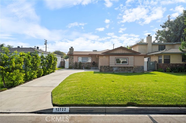 Detail Gallery Image 2 of 3 For 12722 Glynn Ave, Downey,  CA 90242 - 2 Beds | 2 Baths