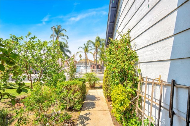 24179 Sun Valley Rd., Moreno Valley CA: https://media.crmls.org/medias/7ac64dcf-3218-45f7-bace-8e17b5db59c9.jpg
