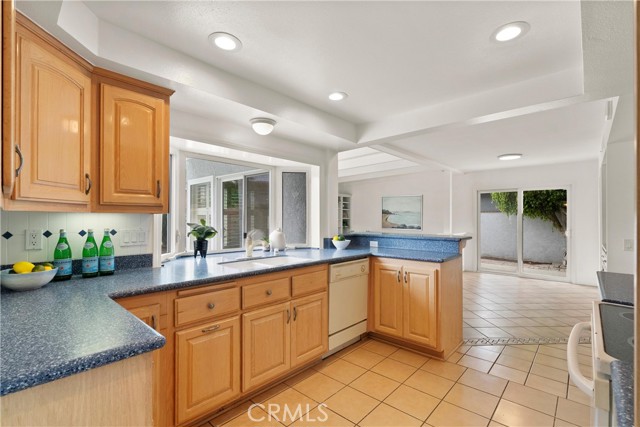 Detail Gallery Image 10 of 52 For 21941 Oceanview Ln, Huntington Beach,  CA 92646 - 4 Beds | 2/1 Baths