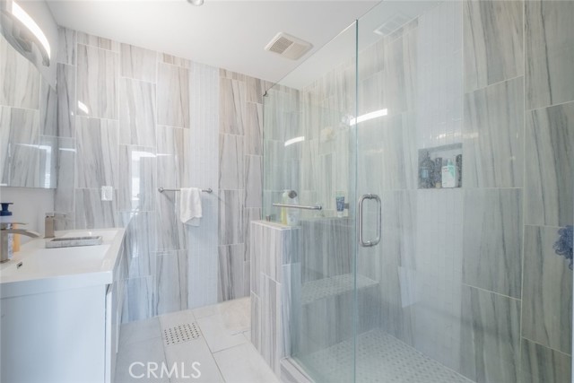 Detail Gallery Image 5 of 38 For 6436 Day St, Tujunga,  CA 91042 - 5 Beds | 4 Baths