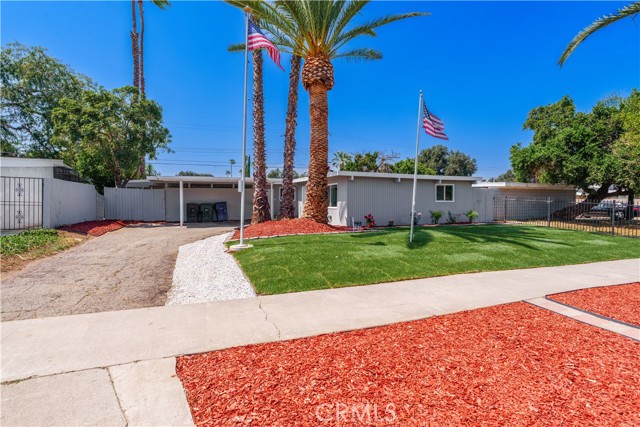 8235 Coleman Street, Riverside CA: https://media.crmls.org/medias/7ac70ee5-6273-4102-8259-1ca58f18eac1.jpg