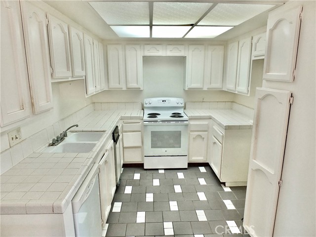 Detail Gallery Image 22 of 74 For 2805 E 3rd Street #10 #10,  Long Beach,  CA 90814 - 2 Beds | 2 Baths