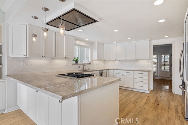 202 Lucia Avenue, Redondo Beach, California 90277, 5 Bedrooms Bedrooms, ,3 BathroomsBathrooms,Residential,Sold,Lucia,SB21191520
