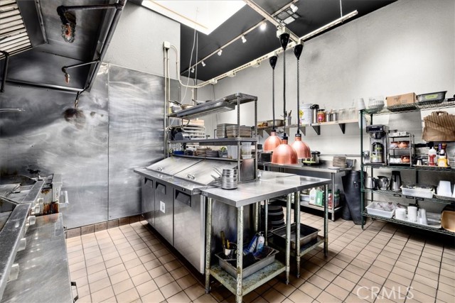 4133 Anaheim Street, Long Beach CA: https://media.crmls.org/medias/7acb2830-d6b5-4d98-8cee-54d8096e1f50.jpg
