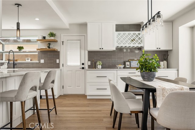 9802 Effingham Drive, Huntington Beach CA: https://media.crmls.org/medias/7acb6af2-b8fa-4cef-9c4c-500c0afea8a7.jpg
