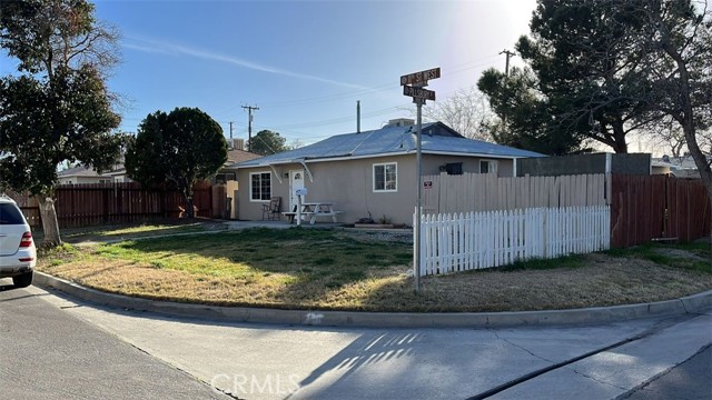 Detail Gallery Image 2 of 18 For 44437 11th St, Lancaster,  CA 93534 - 3 Beds | 1 Baths