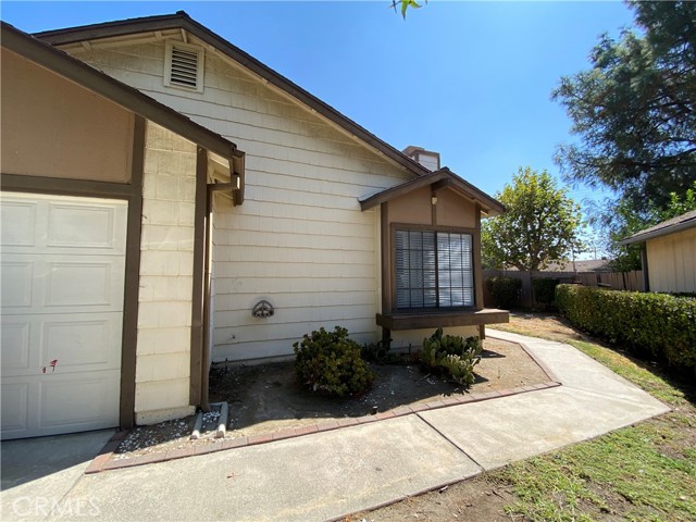 Detail Gallery Image 1 of 18 For 13930 Olive Grove Ln, Sylmar,  CA 91342 - 2 Beds | 2 Baths