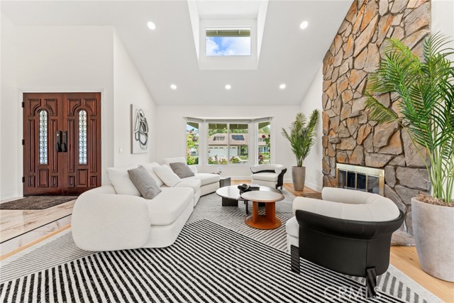 21492 Countryside Drive, Lake Forest CA: https://media.crmls.org/medias/7acb96ae-f663-44df-9b08-d7ef95d07b09.jpg
