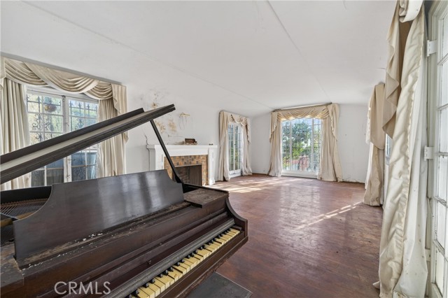 Detail Gallery Image 6 of 33 For 2329 N Edgemont, Los Angeles,  CA 90027 - 5 Beds | 3 Baths