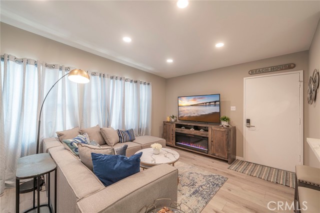 Detail Gallery Image 4 of 20 For 1838 Palm Dr, Hermosa Beach,  CA 90254 - 1 Beds | 1 Baths