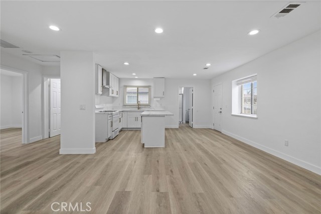 Detail Gallery Image 4 of 18 For 728 N Euclid St, Santa Ana,  CA 92703 - – Beds | – Baths