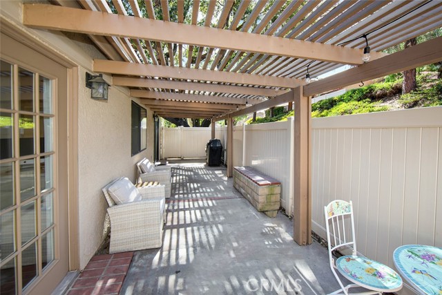 Detail Gallery Image 14 of 18 For 26323 Rainbow Glen, Newhall,  CA 91321 - 2 Beds | 2 Baths
