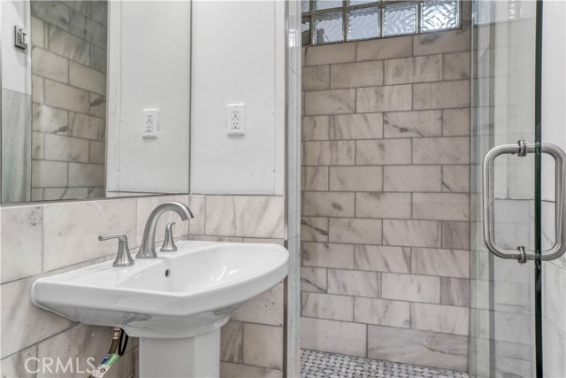 102 Bonito Avenue, Long Beach CA: https://media.crmls.org/medias/7acd66ee-84af-4ecf-972f-fe8ba417db4b.jpg