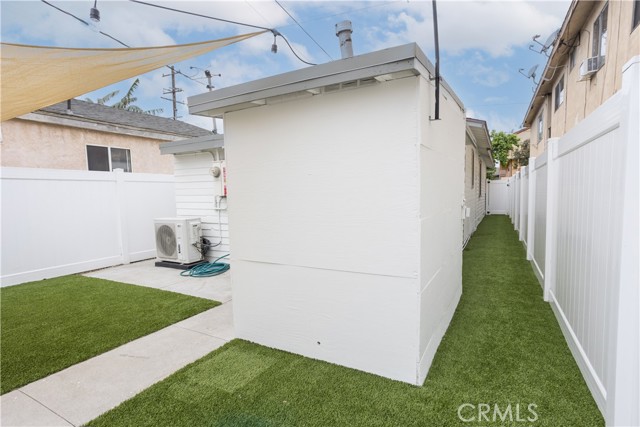 1012 Temple Ave, Long Beach CA: https://media.crmls.org/medias/7ace5ea4-e12b-4419-b36a-4942d7f71d33.jpg
