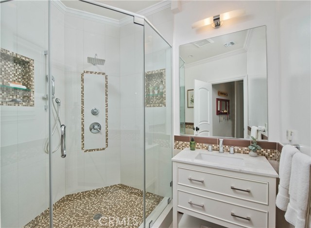 17068 Countess Place, Encino CA: https://media.crmls.org/medias/7acf47d9-fdfe-4c8b-a8d7-1e2133706ab2.jpg