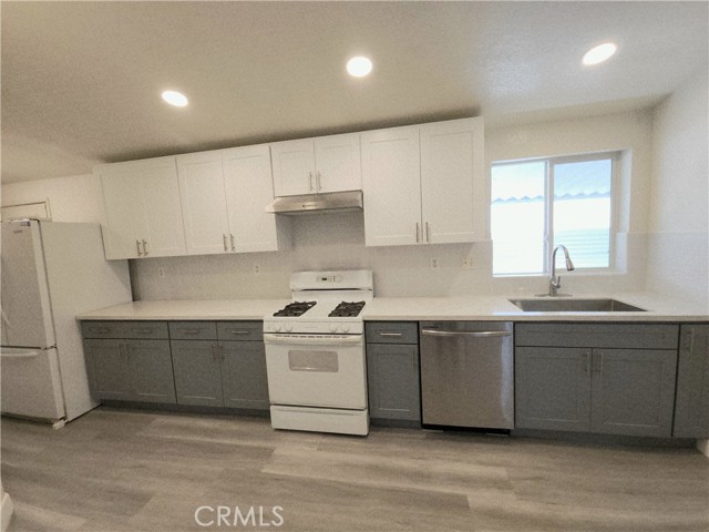 24200 Walnut Street, Torrance CA: https://media.crmls.org/medias/7acf921b-59d7-4908-a7d9-e6d4d2ebf63d.jpg