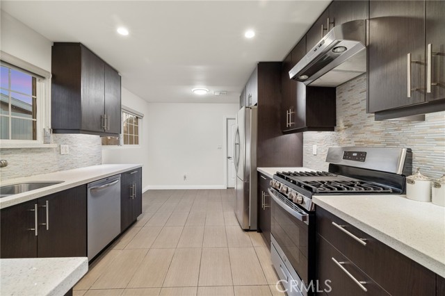 Detail Gallery Image 16 of 52 For 12759 Elkwood St, North Hollywood,  CA 91605 - 4 Beds | 3 Baths