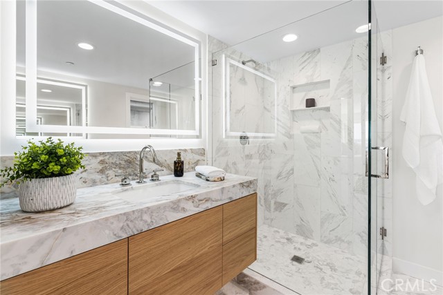 105 A Surfside Avenue, Surfside CA: https://media.crmls.org/medias/7ad08d5f-e846-42dc-8c1b-4d5668d52069.jpg